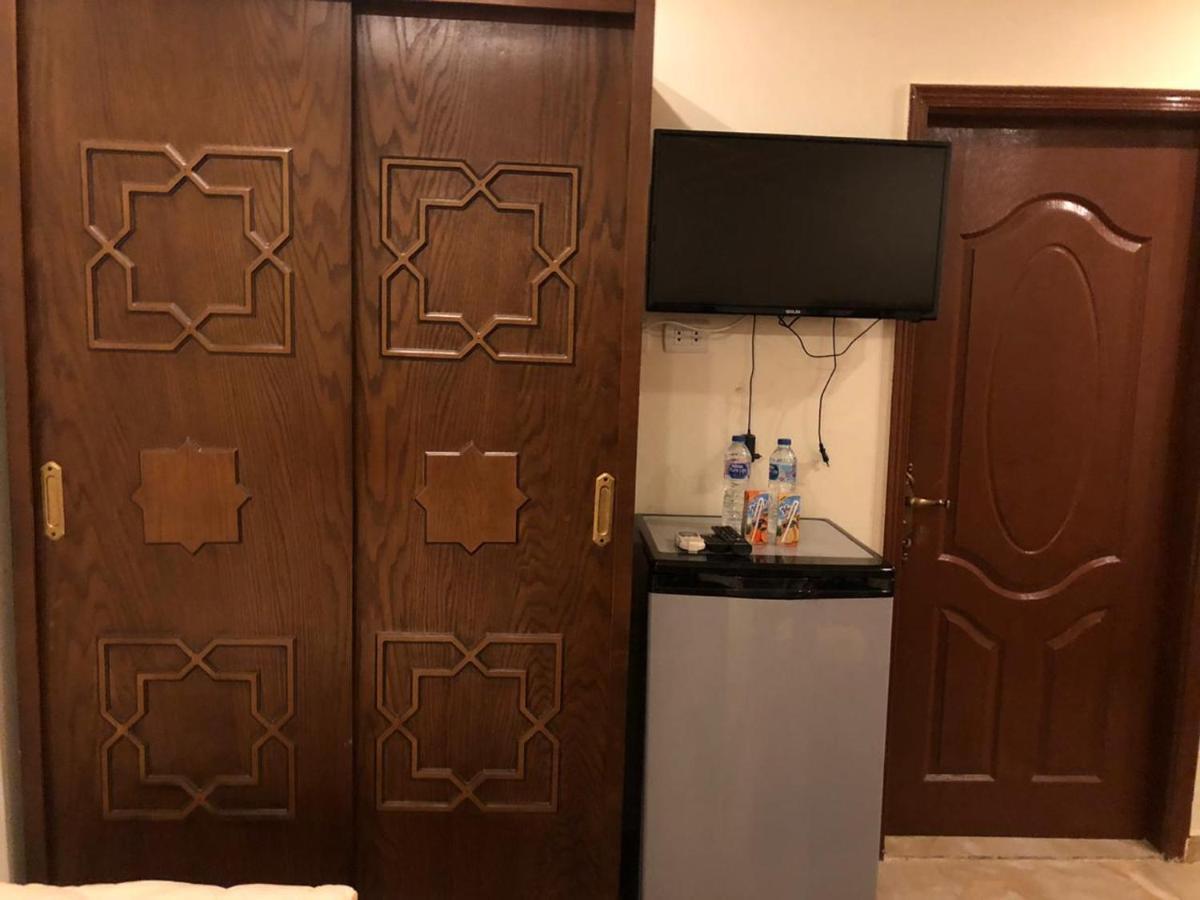 Full Pyramids View Apartment With Balcony For 8 P Kafret el-Gabal Eksteriør billede