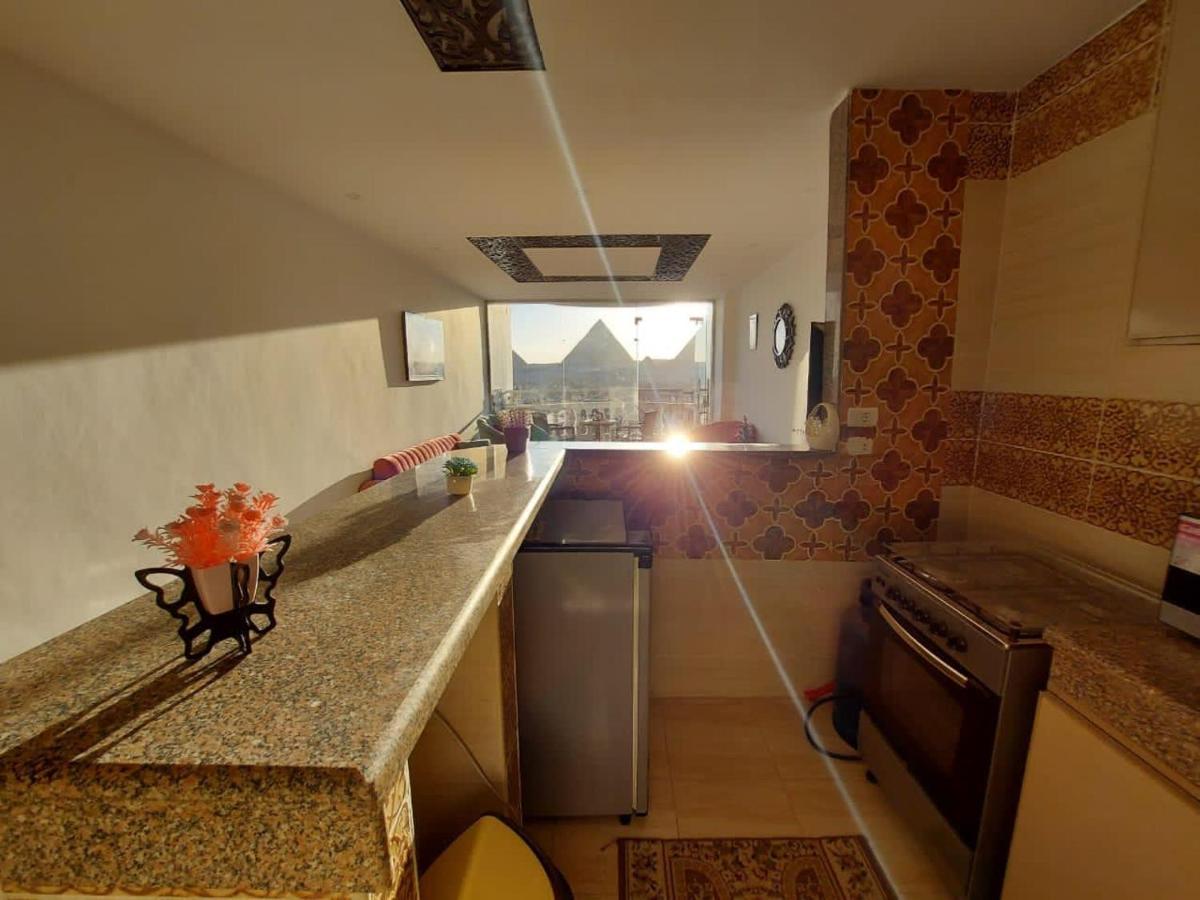 Full Pyramids View Apartment With Balcony For 8 P Kafret el-Gabal Eksteriør billede