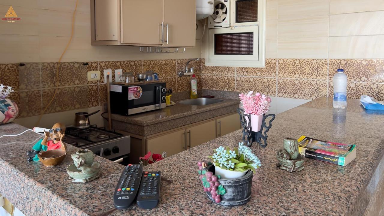 Full Pyramids View Apartment With Balcony For 8 P Kafret el-Gabal Eksteriør billede