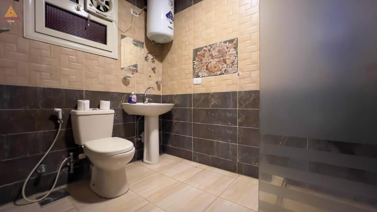 Full Pyramids View Apartment With Balcony For 8 P Kafret el-Gabal Eksteriør billede