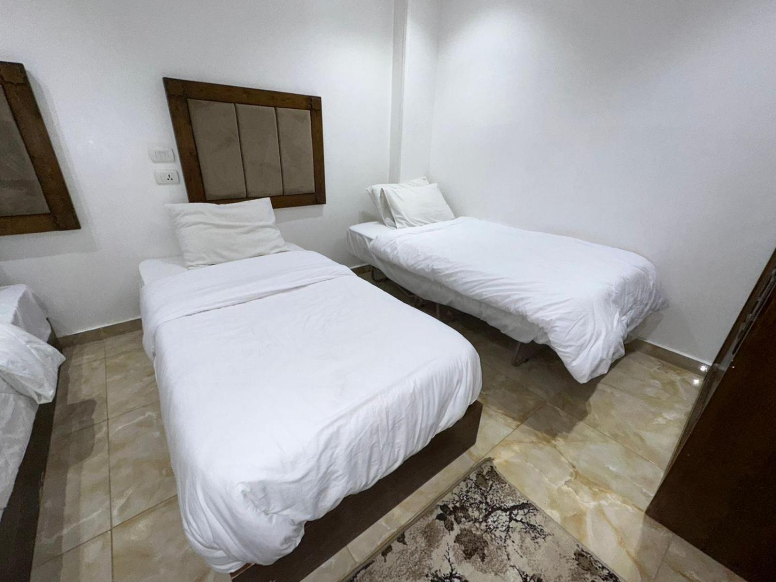 Full Pyramids View Apartment With Balcony For 8 P Kafret el-Gabal Eksteriør billede