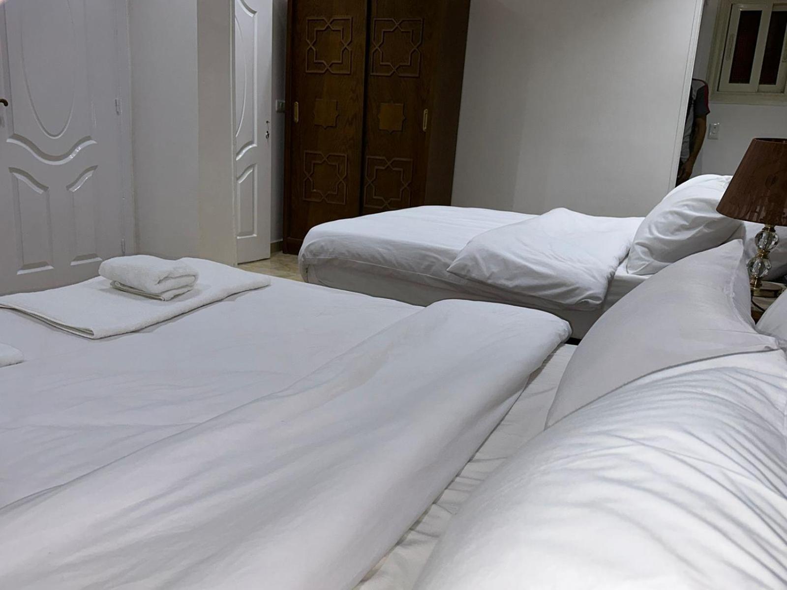 Full Pyramids View Apartment With Balcony For 8 P Kafret el-Gabal Eksteriør billede