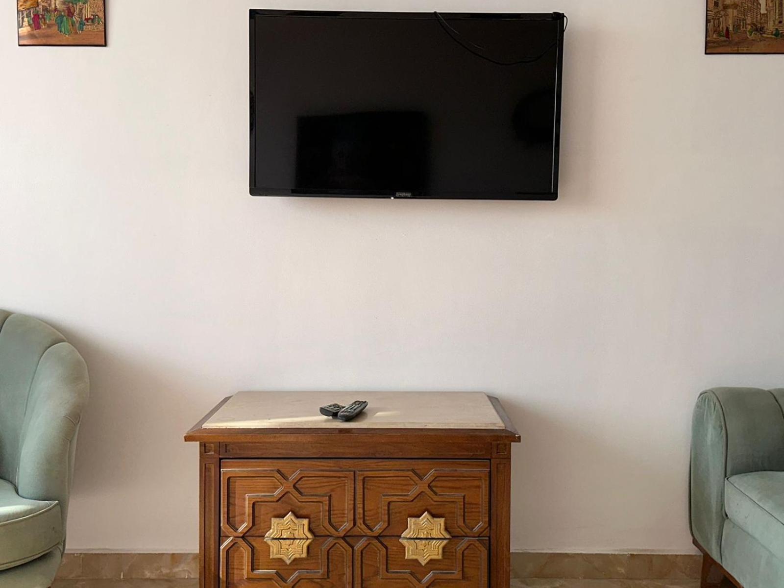 Full Pyramids View Apartment With Balcony For 8 P Kafret el-Gabal Eksteriør billede