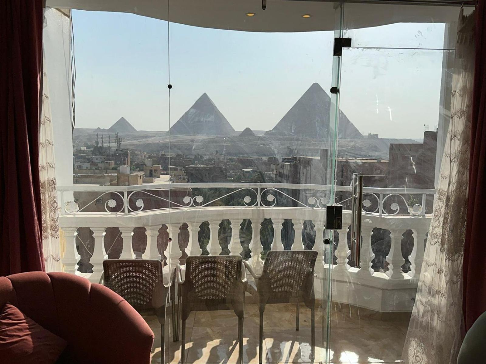 Full Pyramids View Apartment With Balcony For 8 P Kafret el-Gabal Eksteriør billede