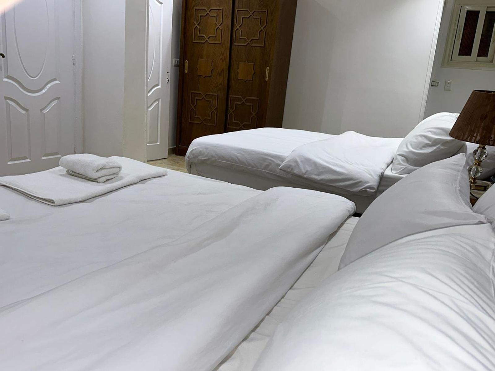 Full Pyramids View Apartment With Balcony For 8 P Kafret el-Gabal Eksteriør billede
