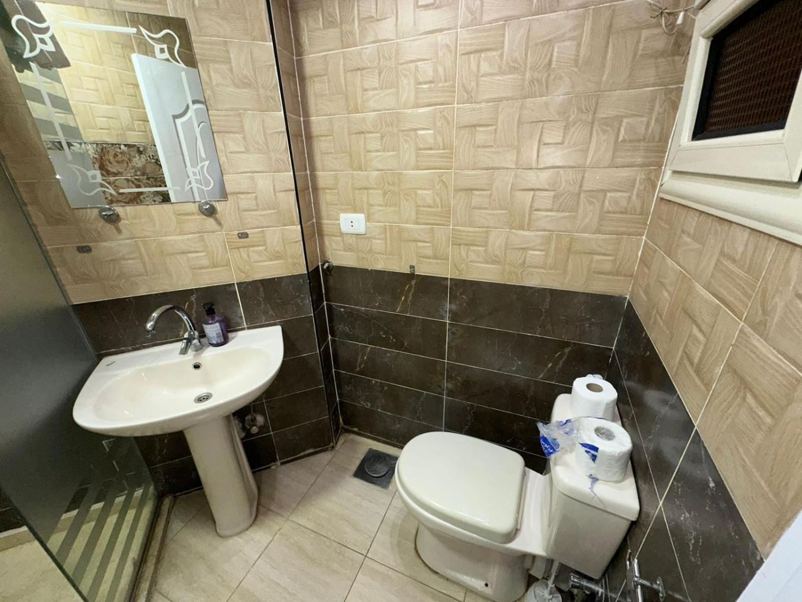Full Pyramids View Apartment With Balcony For 8 P Kafret el-Gabal Eksteriør billede