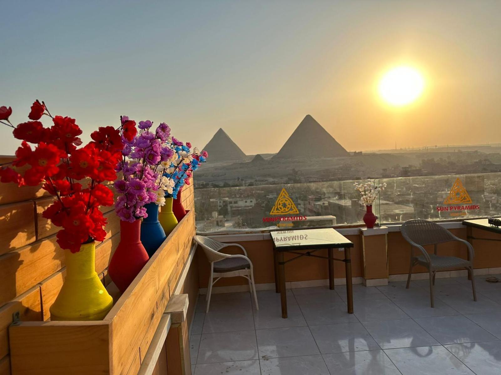 Full Pyramids View Apartment With Balcony For 8 P Kafret el-Gabal Eksteriør billede