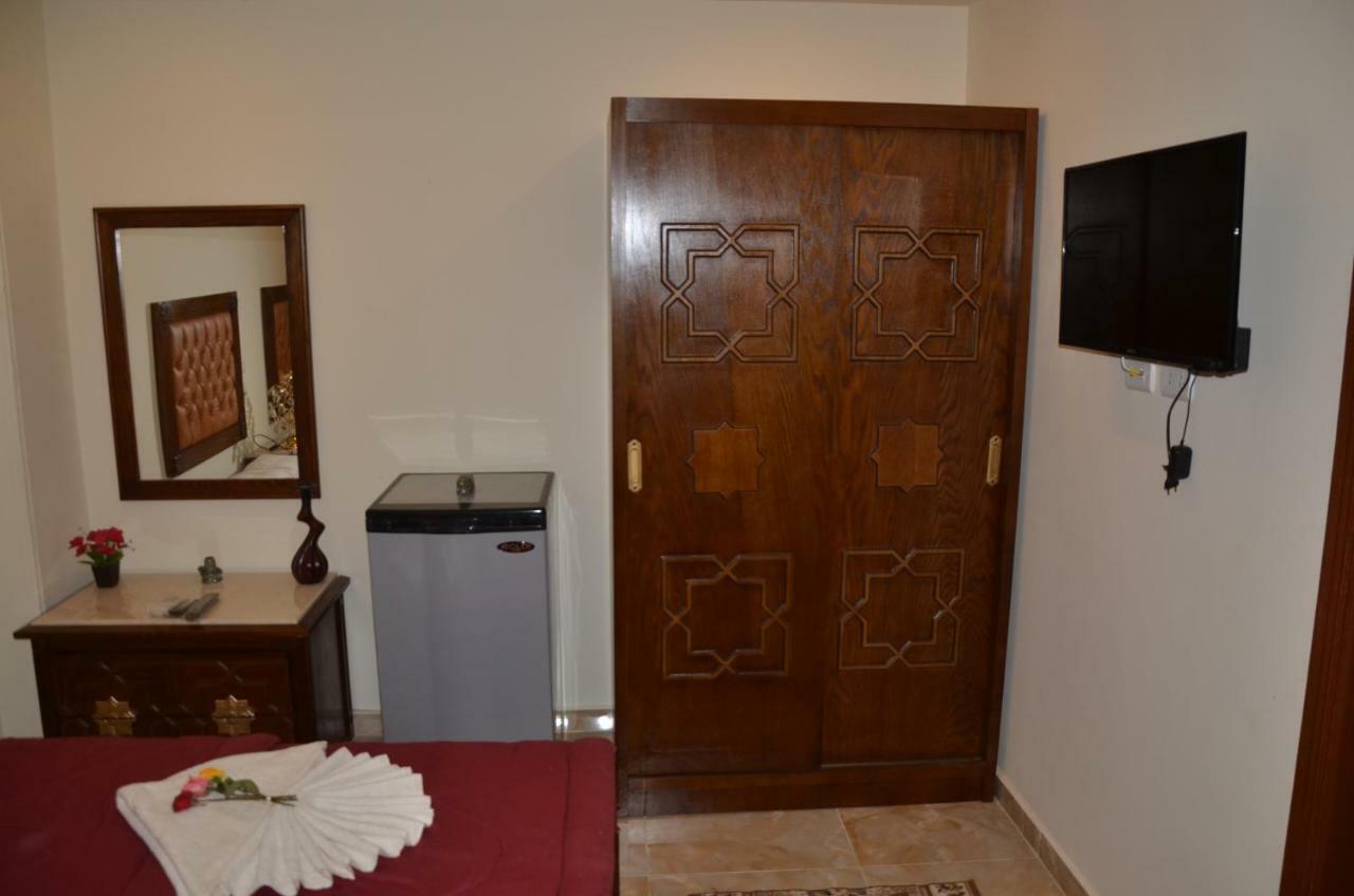 Full Pyramids View Apartment With Balcony For 8 P Kafret el-Gabal Eksteriør billede