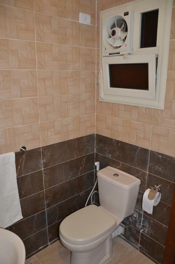 Full Pyramids View Apartment With Balcony For 8 P Kafret el-Gabal Eksteriør billede